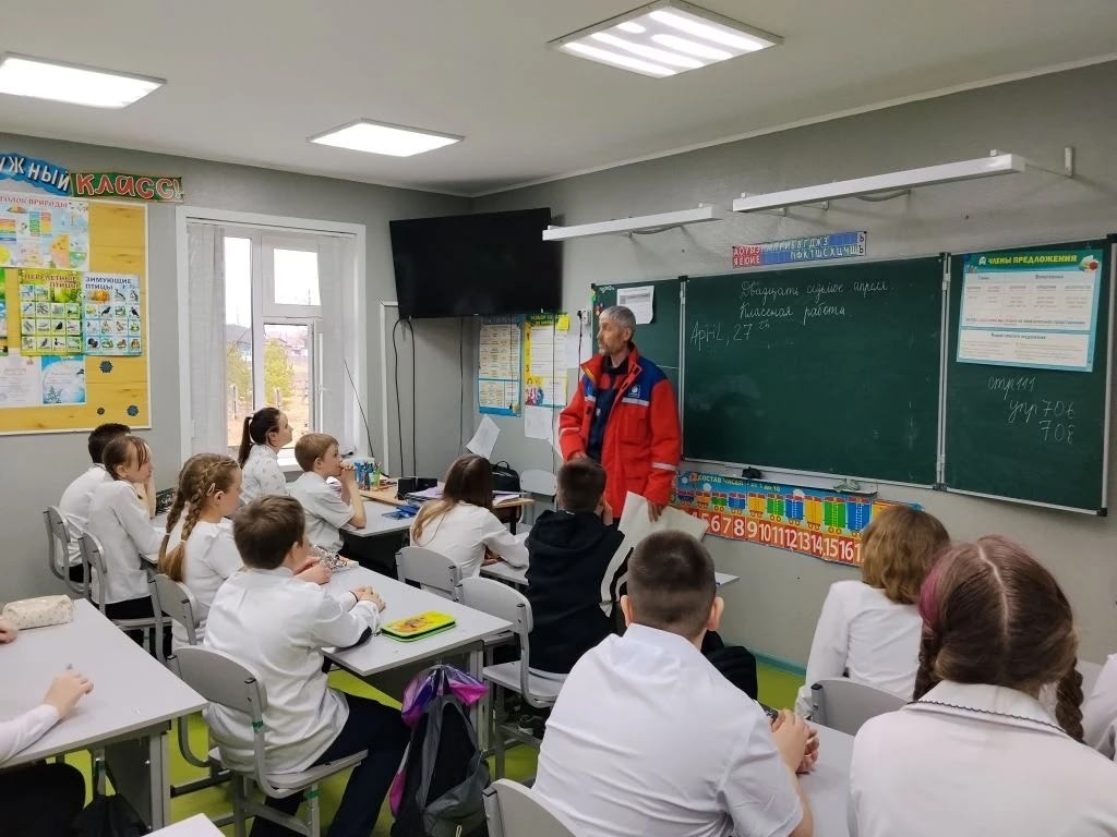 ⚡ В рамках профилактики детского травматизма и формирования культуры безопасного поведения для обучающихся 4-ого класса был проведён тематический классный час..