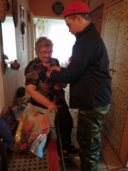 Акция «Поздравления детей войны на дому».