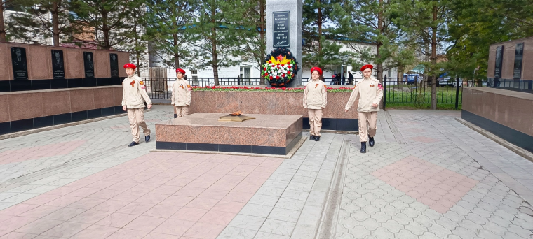 Почетный караул " Вахта памяти"..